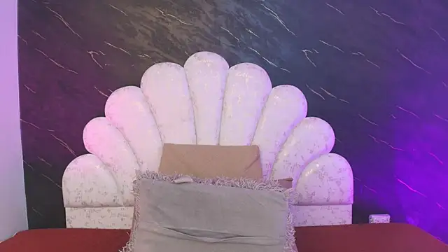  MiaBrown  online show from April 9, 2026, 12:11 pm