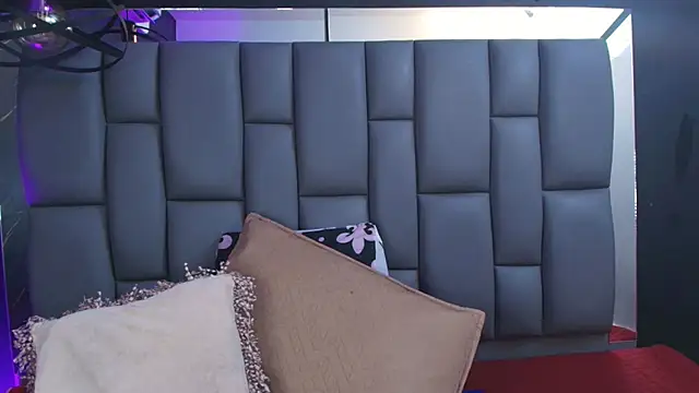  MiaBrown  online show from November 8, 2025, 12:09 pm