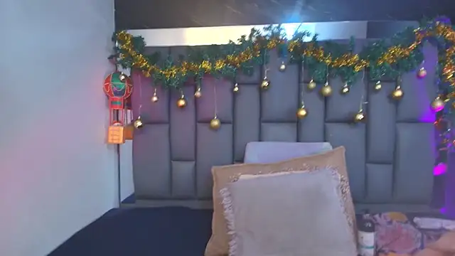  MiaBrown  online show from December 18, 2025, 12:09 pm