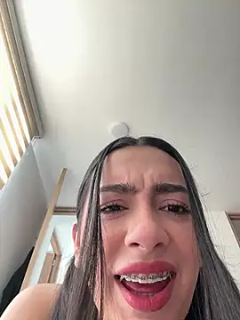 Nicollemays online show from March 21, 2026, 3:27 pm