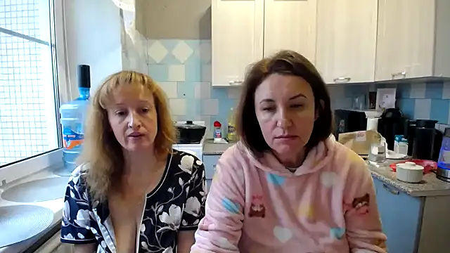 DonnaMagdalena online show from October 22, 2025, 7:08 am