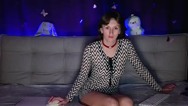 intolerable girl online show from November 17, 2025, 8:29 am