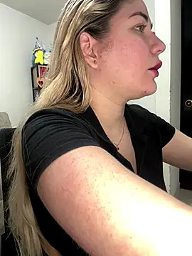 Celestedubois online show from December 18, 2025, 11:19 pm