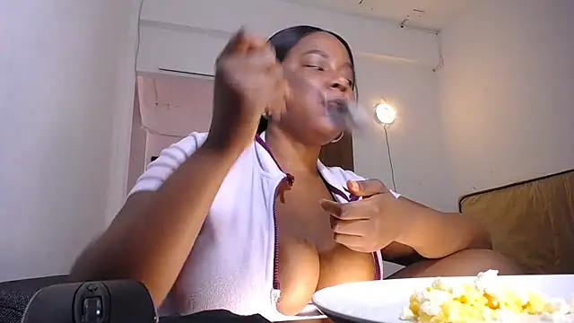 yselahot online show from February 16, 2026, 3:21 pm