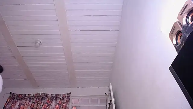 yselahot online show from October 12, 2025, 3:24 pm