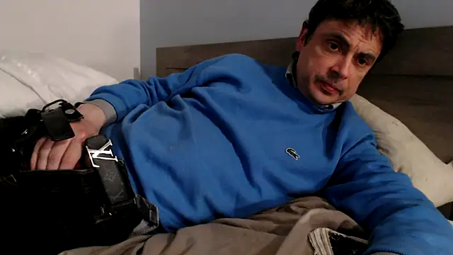 freddy0222222 online show from April 14, 2026, 8:14 pm