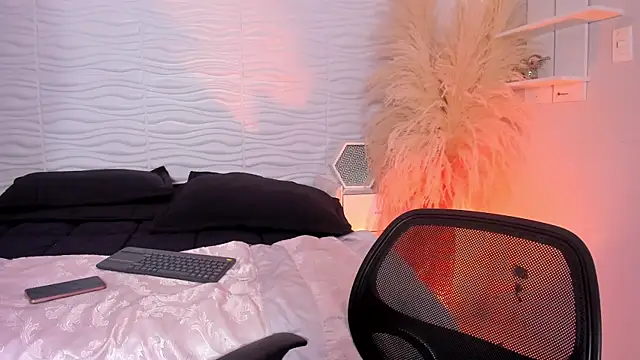 Snapshot of CamileHolmes chatting on March 1, 2026, 5:51 am CamileHolmes online show from March 1, 2026, 5:51 am