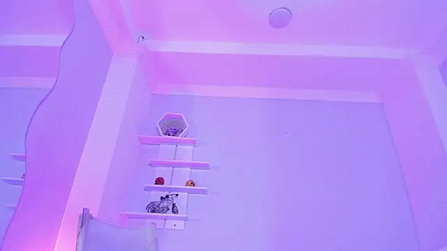 Snapshot of CamileHolmes chatting on March 5, 2025, 5:18 am CamileHolmes online show from March 5, 2025, 5:18 am