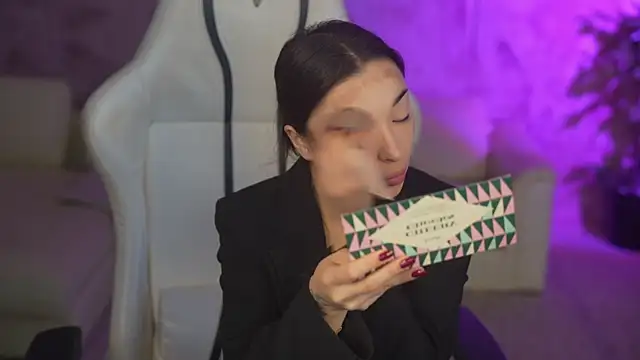 Jasmine Flow online show from November 17, 2025, 8:18 am