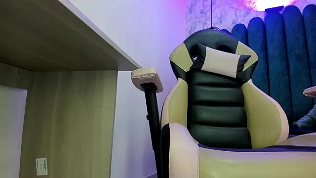 nalalye cruzz  online show from November 28, 2025, 3:07 am