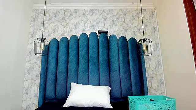 nalalye cruzz  online show from February 14, 2026, 3:07 am