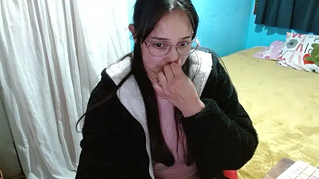 Snapshot of clarisse69 chatting on December 5, 2024, 11:12 pm clarisse69 online show from December 5, 2024, 11:12 pm