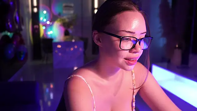 VixenMia online show from March 11, 2026, 3:33 am