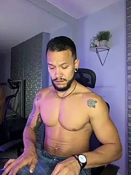 ARON TAYLER01 online show from December 18, 2025, 10:30 am