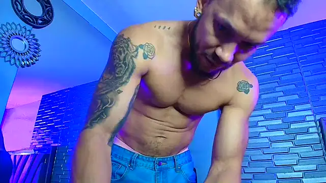 ARON TAYLER01 online show from February 28, 2026, 10:15 am