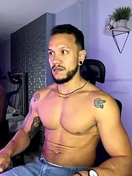 ARON TAYLER01 online show from November 18, 2025, 10:40 am