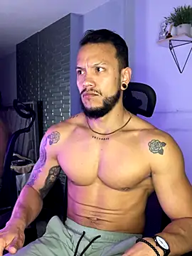 ARON TAYLER01 online show from November 11, 2025, 10:32 am