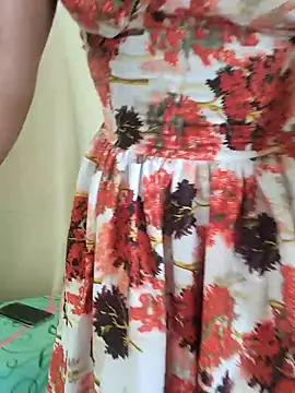 Snapshot of NicRaisaa chatting on February 23, 2026, 6:36 am NicRaisaa online show from February 23, 2026, 6:36 am