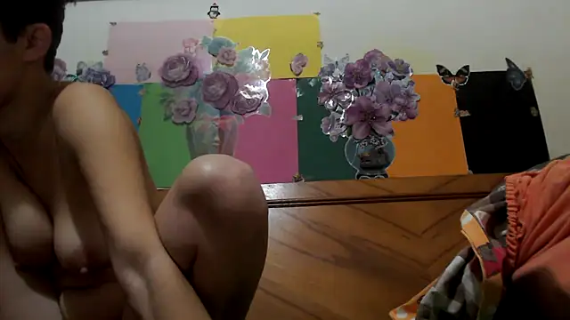 Snapshot of EllyseJenner chatting on November 6, 2025, 6:01 pm EllyseJenner online show from November 6, 2025, 6:01 pm