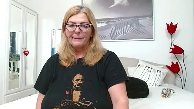 YulliaMilf online show from November 27, 2025, 6:41 pm