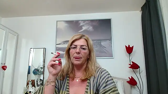 YulliaMilf online show from November 12, 2025, 6:45 pm