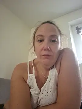 Wisie Cutie online show from November 16, 2025, 1:27 pm