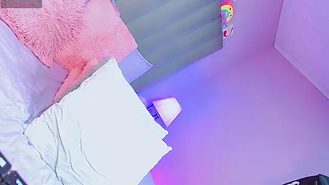 AiishaRose online show from April 16, 2026, 3:13 pm