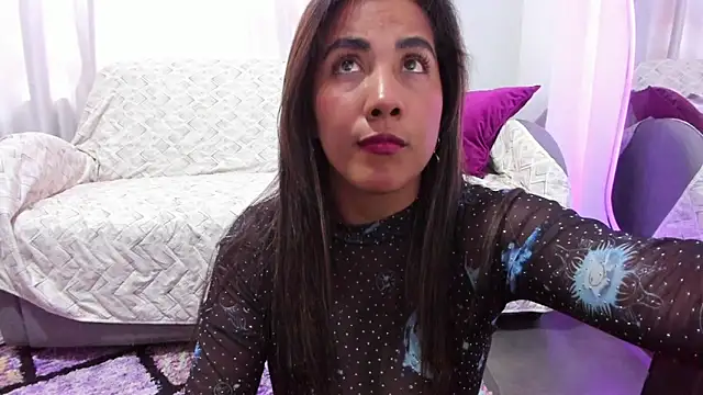 Snapshot of KAROLIVONNE chatting on February 11, 2026, 9:03 pm KAROLIVONNE online show from February 11, 2026, 9:03 pm