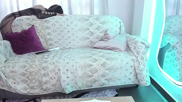 Snapshot of KAROLIVONNE chatting on February 24, 2026, 8:42 pm KAROLIVONNE online show from February 24, 2026, 8:42 pm