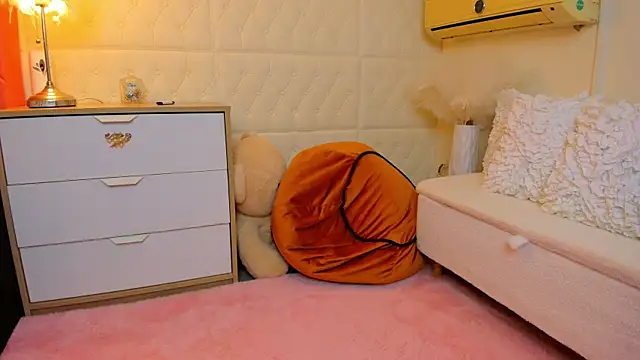 naughtycleo online show from April 17, 2026, 2:36 am