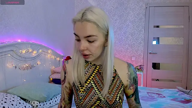 LillyMoure  online show from October 26, 2025, 11:16 pm