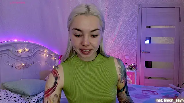 LillyMoure  online show from October 24, 2025, 11:37 pm