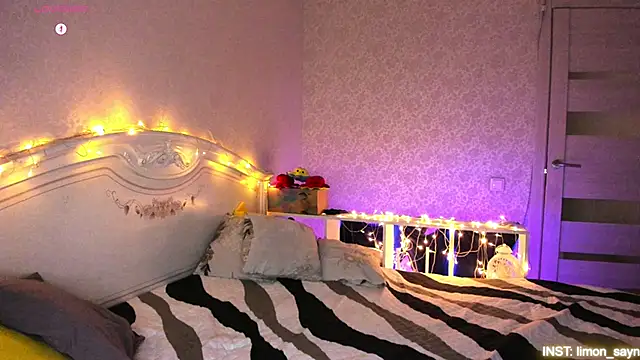 LillyMoure  online show from February 8, 2026, 10:29 pm