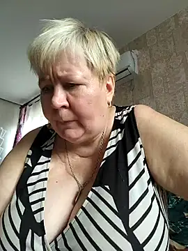 EffectFiona online show from September 30, 2025, 4:51 am