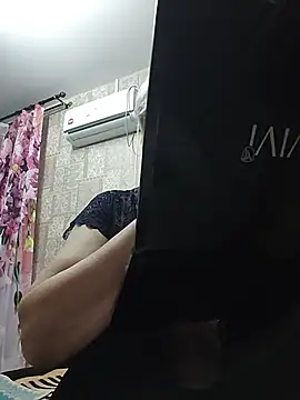 EffectFiona online show from April 4, 2026, 11:00 pm