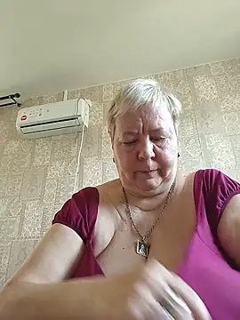 EffectFiona online show from May 26, 2026, 12:53 am