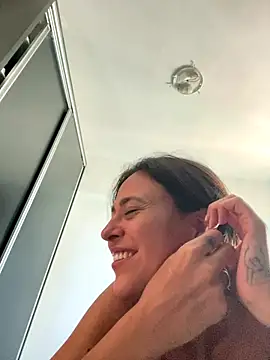 Snapshot of Gipoltergeist chatting on December 21, 2025, 1:24 pm Gipoltergeist online show from December 21, 2025, 1:24 pm