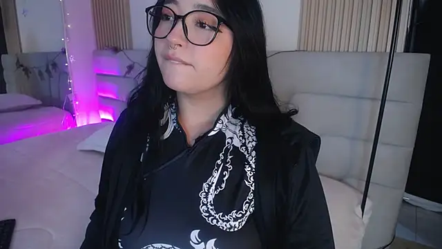 Miss Loise online show from December 20, 2025, 4:37 am