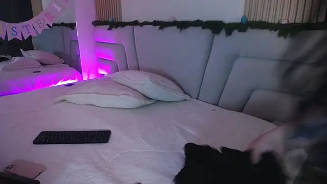 Miss Loise online show from April 6, 2026, 4:46 am