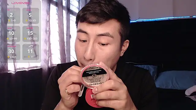 Snapshot of andrewmhilton_ chatting on February 10, 2026, 8:41 pm andrewmhilton online show from February 10, 2026, 8:41 pm