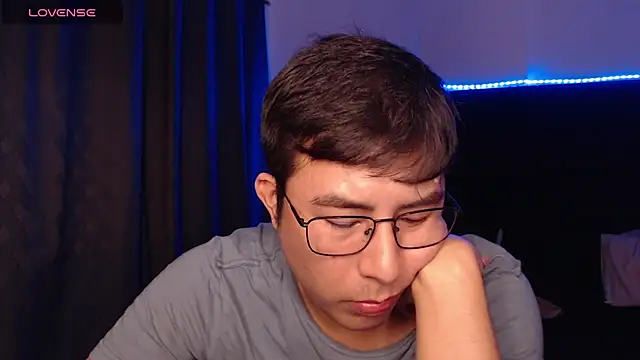 Snapshot of andrewmhilton_ chatting on February 21, 2026, 6:48 am andrewmhilton online show from February 21, 2026, 6:48 am