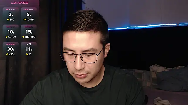 andrewmhilton  online show from December 15, 2025, 6:19 am