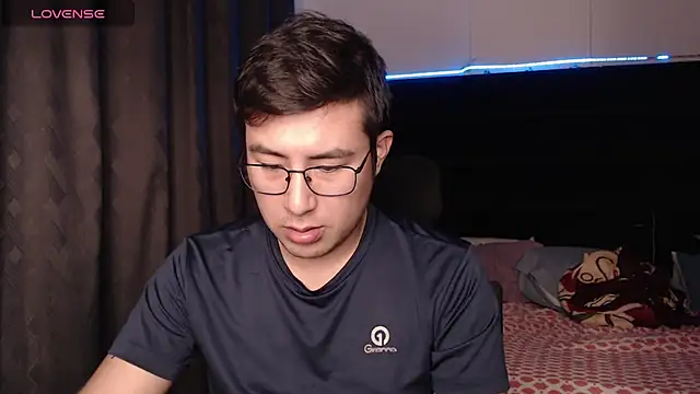 Snapshot of andrewmhilton_ chatting on January 17, 2026, 7:12 am andrewmhilton online show from January 17, 2026, 7:12 am