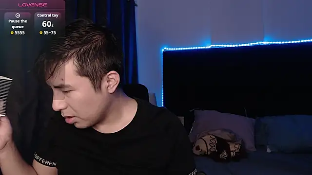 Snapshot of andrewmhilton_ chatting on February 23, 2026, 6:47 am andrewmhilton online show from February 23, 2026, 6:47 am