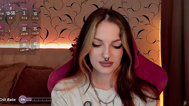 Snapshot of BratzieDarsie chatting on October 10, 2025, 9:32 am BratzieDarsie online show from October 10, 2025, 9:32 am