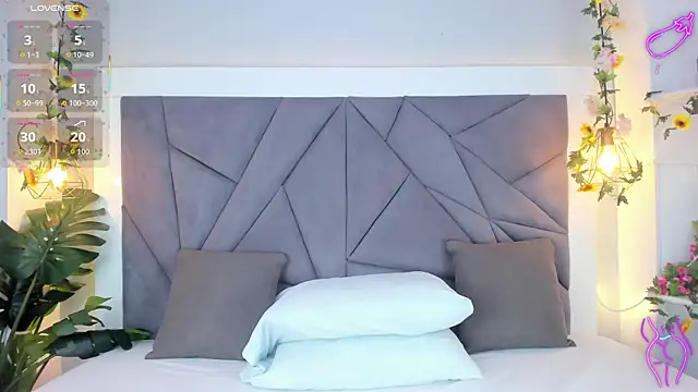 KiarhaTrixie online show from December 4, 2025, 3:16 am