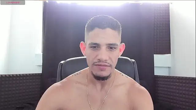 jhonnysnow17 online show from May 30, 2026, 8:58 pm