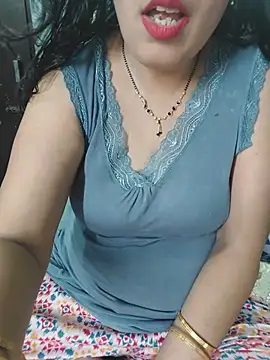 Snapshot of Poojabhabi101 chatting on July 6, 2026, 6:09 am Poojabhabi101 online show from July 6, 2026, 6:09 am