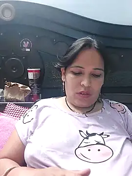 Poojabhabi101 online show from April 15, 2026, 5:39 pm