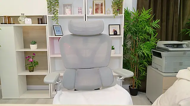 Snapshot of SelineSole chatting on December 19, 2025, 4:09 pm SelineSole online show from December 19, 2025, 4:09 pm